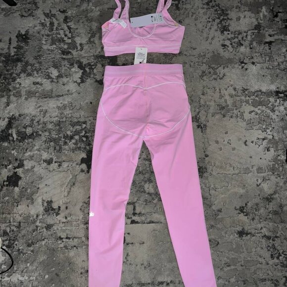 Alo Yoga Airbrush High-Waist Heart Throb Leggings & Bra Pink Set - Picture 8 of 9